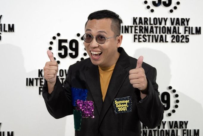 Film sleduje osudy vietnamské rodiny z chebské tržnice Dragoun během jednoho turbulentního léta na přelomu milénia.