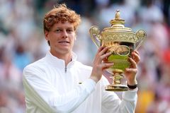 Sinnerovi vyšla odveta za Paříž. Ital skolil Alcaraze a poprvé opanoval Wimbledon