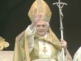 Papež Benedikt XVI. sloužil ve Vatikánu tradiční Urbi et Orbi