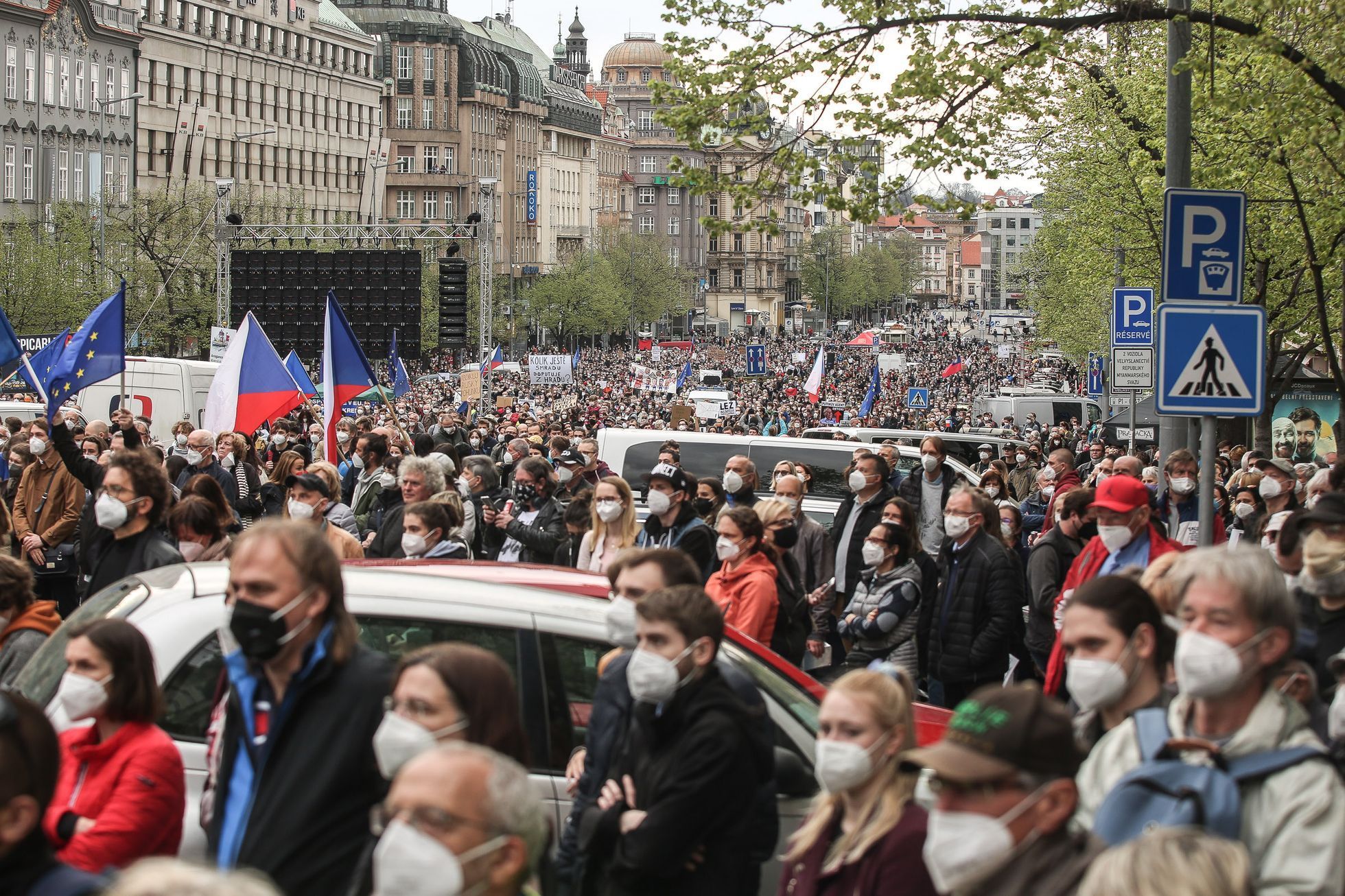 Demonstrace Milion chvilek demokracie, Václavské náměstí, duben 2021, respirátory, protest