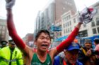 Šok v Bostonu, slavný maraton ovládl japonský amatér. Tokijský úředník deklasoval africké hvězdy