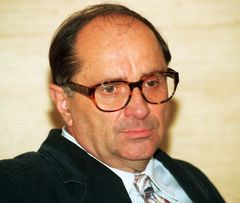 Zeno Dostál (na snímku z roku 1995) byl spisovatel a porevoluční předseda pražské Židovské obce.