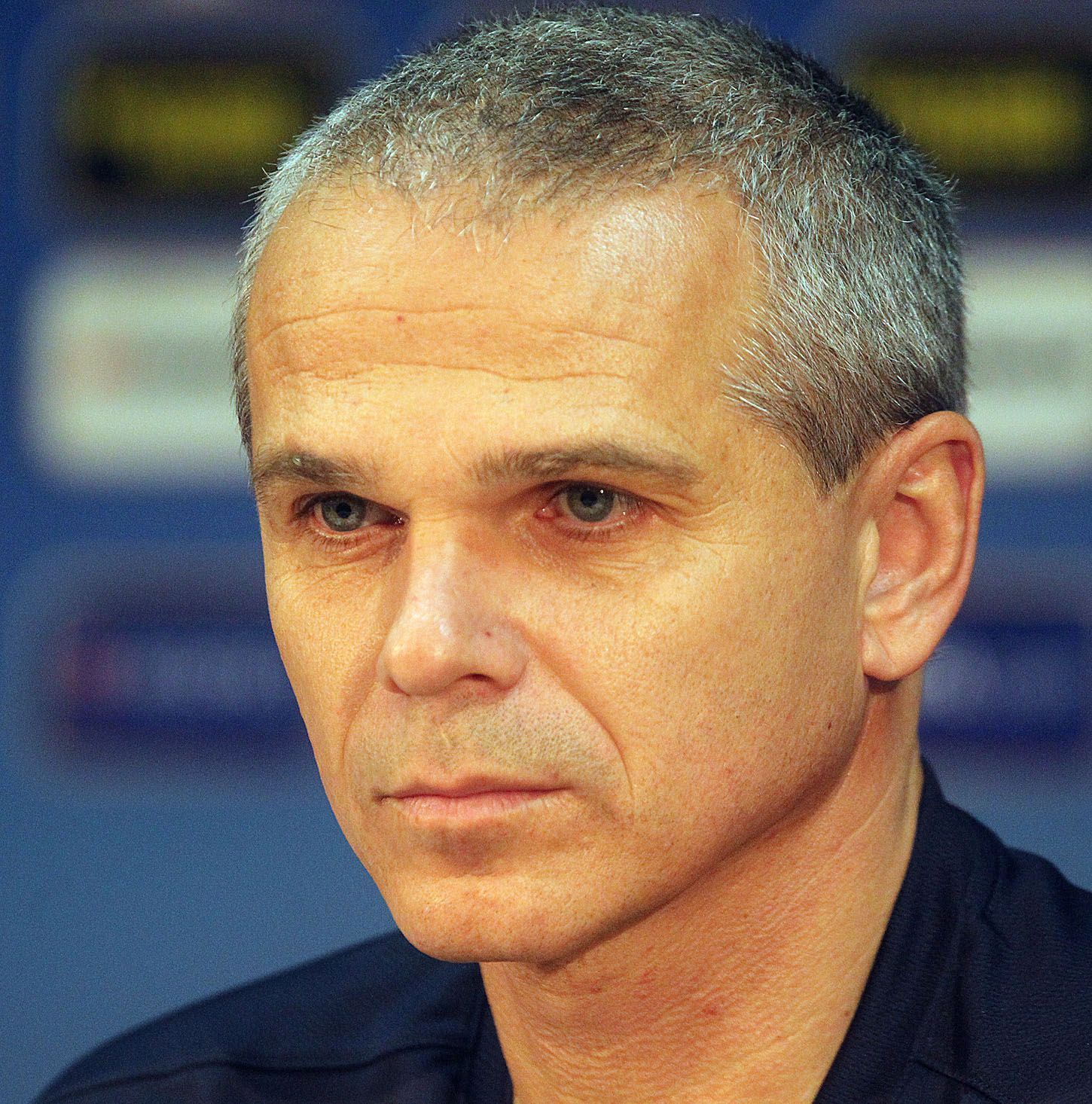 Sparťanský fotbalový trenér Vítězslav Lavička na tiskové konferenci v listopadu.