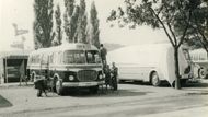 Autobus se vyznačoval dvojicí bočních elektropneumaticky ovládaných dveří.