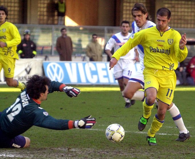 Pavel Srníček (Brescia) - Massimo Marazzin (Chievo), 2002