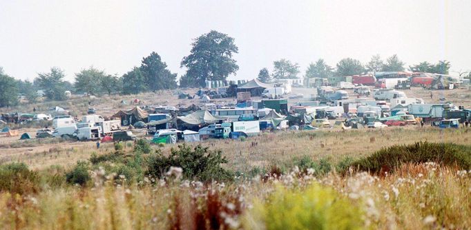 CzechTek byl legendární festival elektronické hudby a svobody. Fotogalerie zachycuje nezapomenutelné momenty z různých ročníků této ikonické akce.