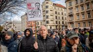 Protest policistů a hasičů před ministerstvem vnitra v Praze na Letné za navýšení platů