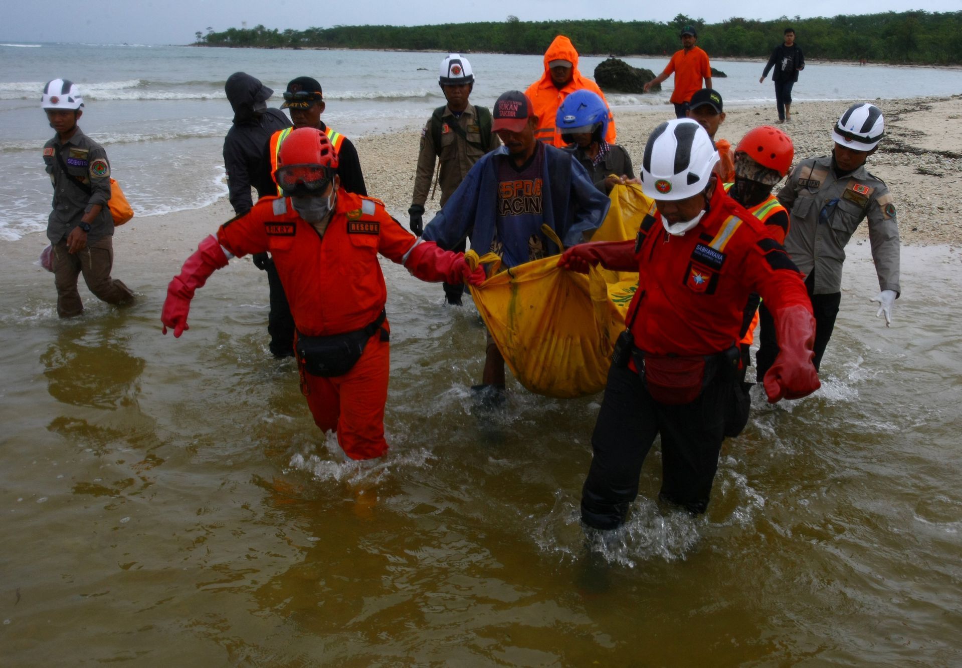 Indonésie tsunami po výbuchu sopky Krakatoa prosinec 2018