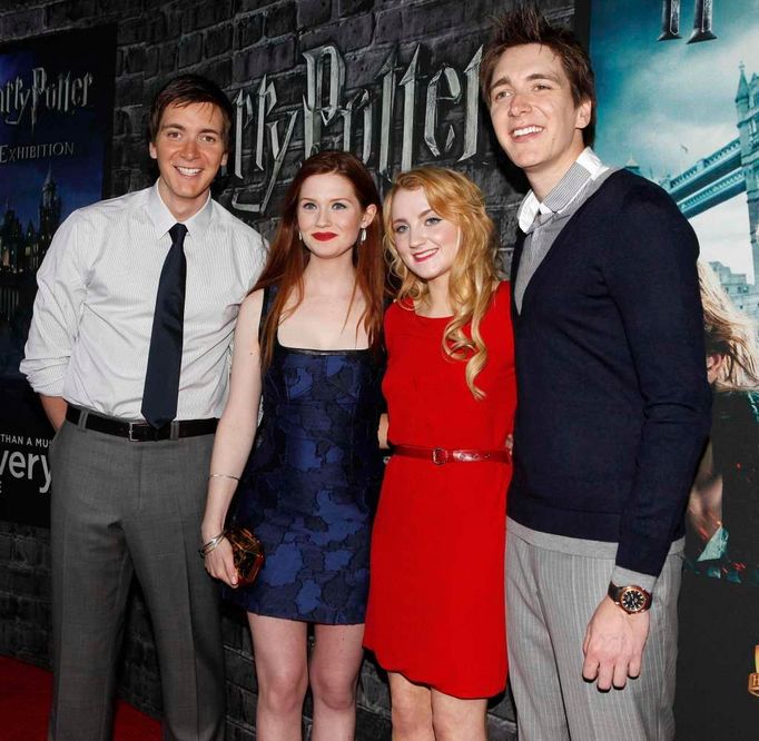 Zleva doprava: Oliver Phelps, Bonnie Wrightpvá, Evanna Lynchová a James Phelps.