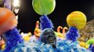 A reveller from the Vila Isabel samba school participates in the annual Carnival parade in Rio de Janeiro's Sambadrome February 12, 2013. REUTERS/Sergio Moraes (BRAZIL - Tags: SOCIETY) Published: Úno. 12, 2013, 7:32 dop.