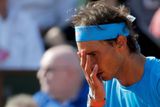 Nadalovi Srb zkazil oslavu 29. narozenin a stal se teprve druhým tenistou, jenž ho  na Roland Garros porazil.