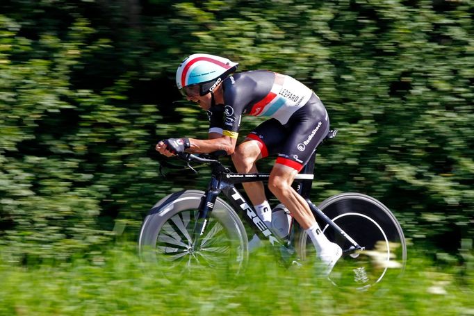 Španělský cyklista Haimar Zubeldia ze stáje RadioShack jede devátou etapu Tour de France 2012.