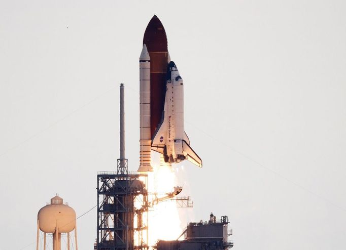 Raketoplán Endeavour odstartoval k poslednímu letu do vesmíru.