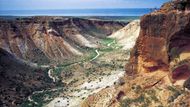 PŘÍRODNÍ PAMÁTKA : pobřeží Ningaloo, Austrálie Najdete tu nejdelší přímořské útesy na světě. Oblast je protkaná sítí podmořských jeskyní.