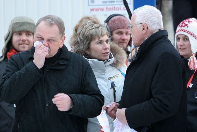 Předávání cen vítězům: Václav Klaus, Kateřina Neumannová a Jan Kasal.