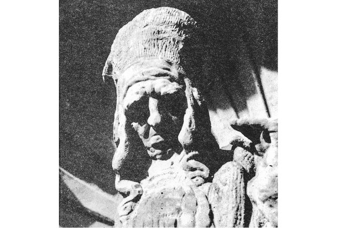 Socha rabiho Löwa od sochaře Ladislava Šalouna na Nové radnici v Praze, 1911. Foto Ladislav Šalamoun.