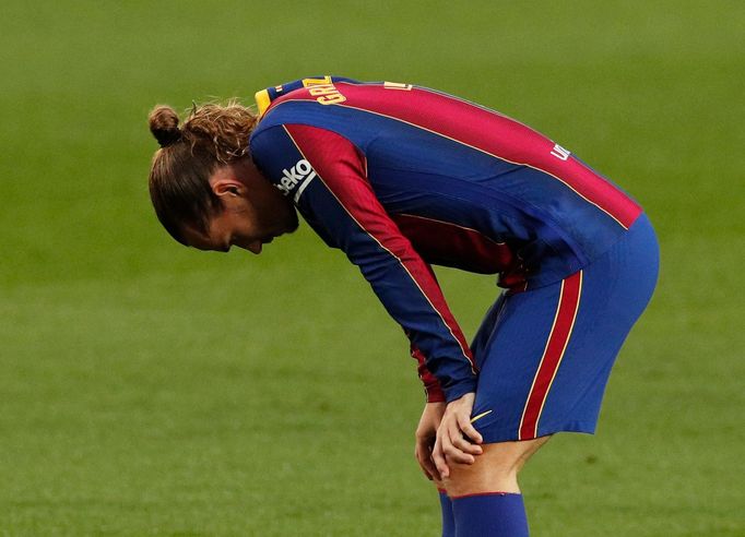 Soccer Football - La Liga Santander - FC Barcelona v Granada - Camp Nou, Barcelona, Spain - April 29, 2021 Barcelona's Antoine Griezmann looks dejected after the match RE