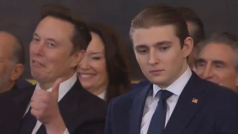 Biden ztuhl po slovech Barrona Trumpa, explodovaly sítě. Realitu odhalil další záběr