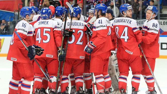 Česká hokejová reprezentace dorazila na MS prakticky bez hvězd, o to víc hrála týmově.