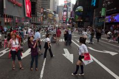 Křižovatka světa bez aut, z Times Square je pěší zóna