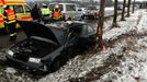 K nehodě došlo v úterý i u Zvole na Šumpersku. Po kolizi v autě zůstala zaklíněna zraněná osoba. Hasiči ji bez nutnosti použití hydraulického vyprošťovacího zařízení dostali ven z vraku vozidla a předali ji do péče lékařů.