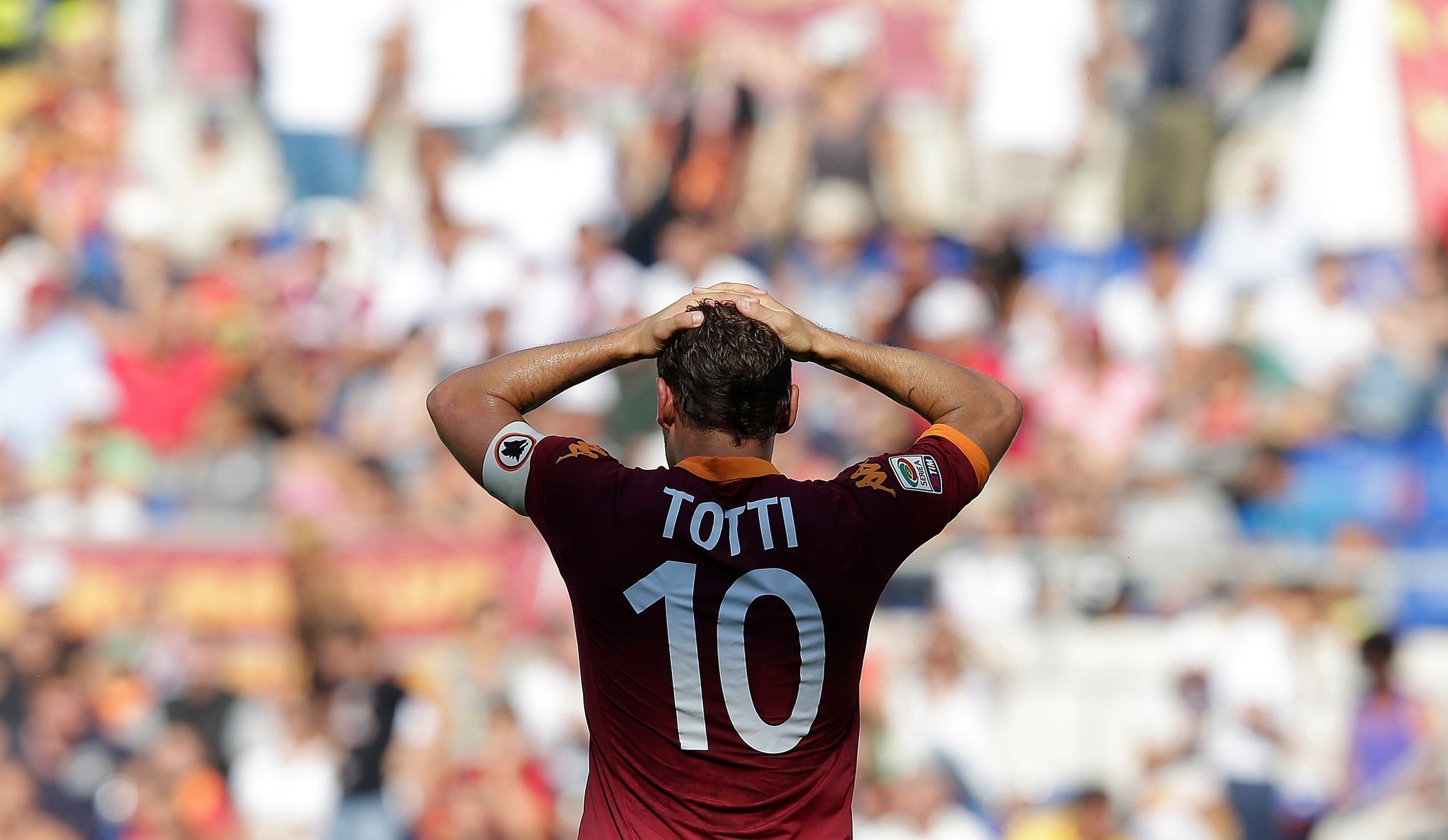 Smutný Francesco Totti po prohraném zápase s Boloňou