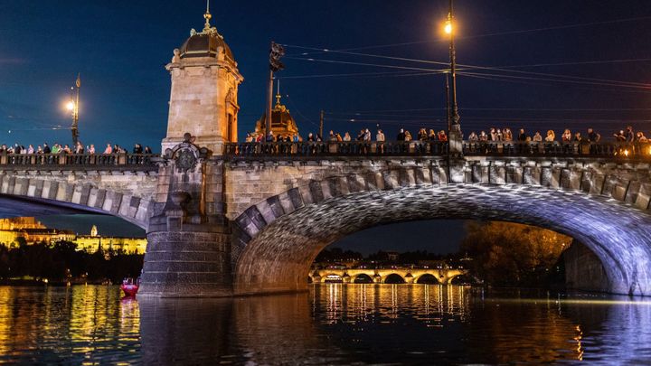 Most Legií postavili v barvě slovanské trikolory, pětkrát měnil název. Slaví 120 let; Zdroj foto: Václav Vašků