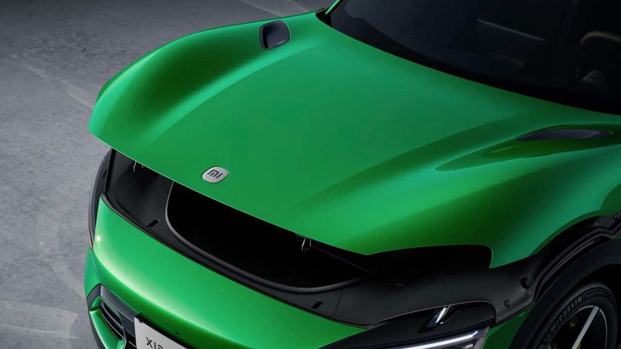 Xiaomi je v problémech, i tak má parametry snů a obří kapotu. Kříží Ferrari s BMW