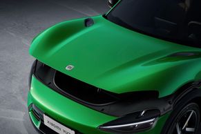 Xiaomi je v problémech, i tak má parametry snů a obří kapotu. Kříží Ferrari s BMW