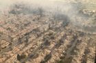 Foto: Sever Kalifornie dál ničí rozsáhlé požáry. Takovou zkázu jsme ještě nezažili, tvrdí místní