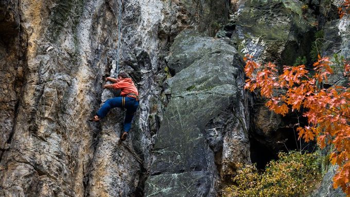 Hrdina jedné z Epsteinových povídek je horolezec mířící do Suchých skal (na snímku) poblíž obce Malá Skála.