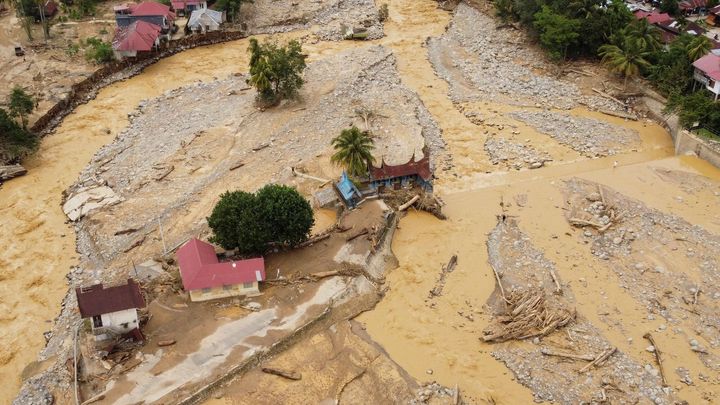Katastrofické záplavy. Na indonéském ostrově Sumatra zemřelo už více než 500 lidí