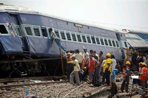 Sabotáž na kolejích: V rychlíku v Indii zemřelo 65 lidí