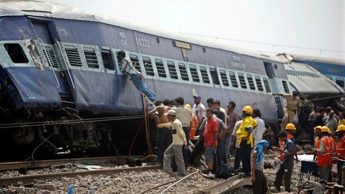 Sabotáž na kolejích: V rychlíku v Indii zemřelo 65 lidí