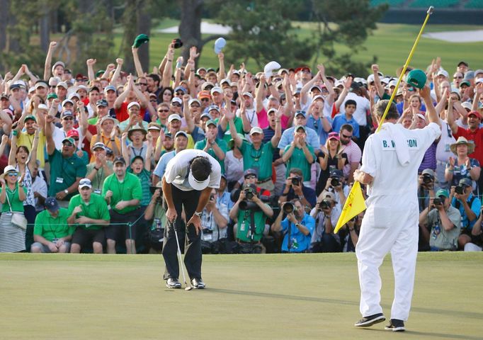 Watson slaví vítězství na golfovém Masters 2014