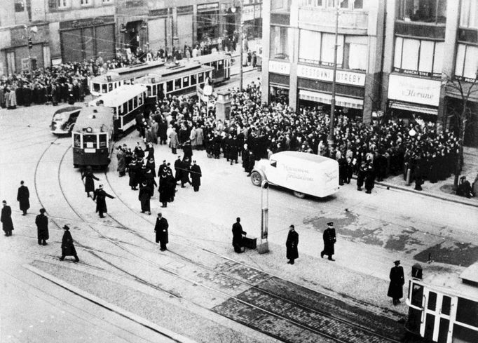 Záběr z demonstrace proti okupantům na Václavském náměstí v Praze 28.října 1939. (21.výročí vzniku ČSR )