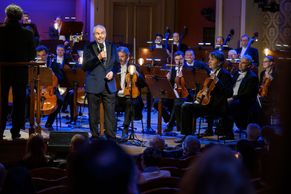 Česká filharmonie zahrála pro 350 lidí, Eben přirovnal zemřelé k válečným hrdinům