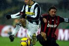Juventus rozstřílel AC Milán, Nedvěd se ale zranil