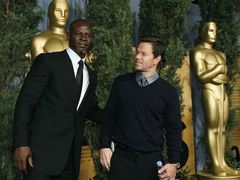 Djimon Hounsou a Mark Wahlberg na setkání umělců nominovaných na Oscara v Beverly Hills