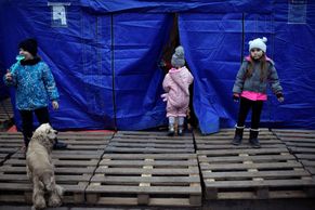 Foto: Milion a půl lidí už prchlo za hranice. O Ukrajince se stará Řecko i Izrael