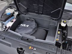 Přední kufr má u EV6 s pohonem zadních kol 52 litrů, čtyřkolky poberou jen dvacet.