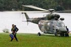 Letečtí záchranáři cvičit spolupráci s armádním vrtulníkem
