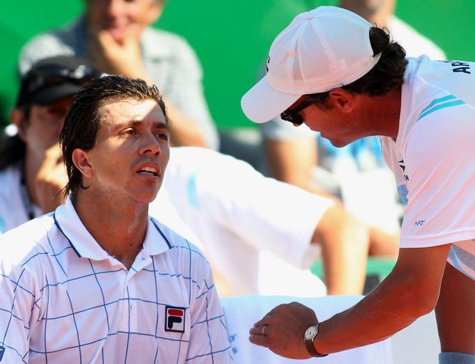 Argentinský tenista Carlos Berlocq v semifinálovém utkání Davis Cupu 2012 s Čechem Tomášem Berdychem.