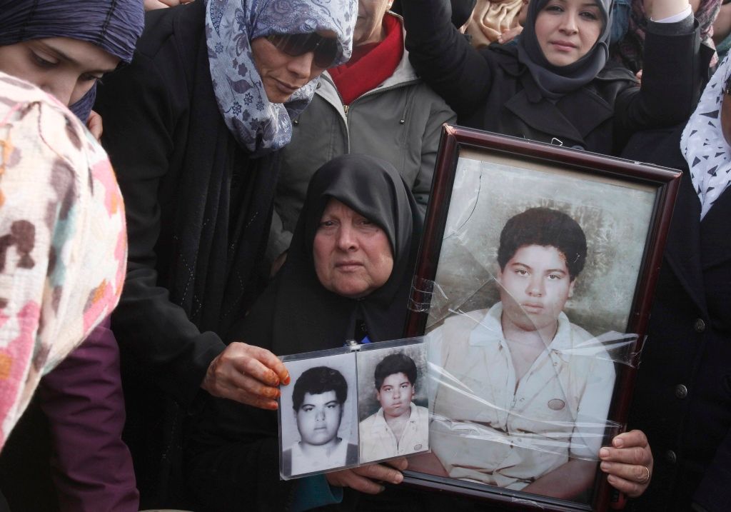 Fotografie z libyjských márnic: Kdo identifikuje mrtvé?