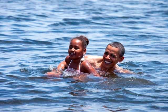 Obama se koupal u Mexika, ropě navzdory