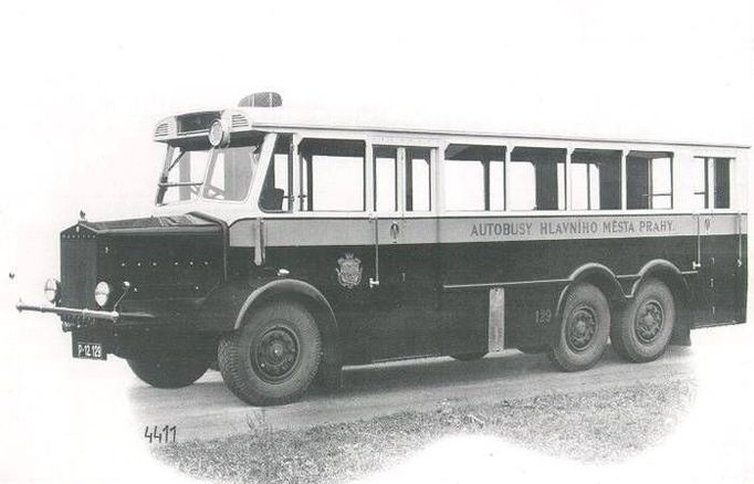 Autobus Tatra 24/58byla určena pro ČSD a proto byla upravena, měla více sedaček a jen jedny dveře. První verze tohoto typu 24/58 byla přispůsobena levostrannému provozu a roku 1939 musela být přestavěna na pravostranný provoz.