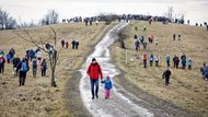 Lidé si na hraničním pomezí mezi Českou a Slovenskou republikou připomněli rozdělení Československa a nadcházející 30. výročí vzniku dvou samostatných států.