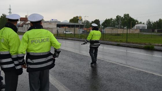 Duchcovem šel protiromský pochod, zasáhli těžkooděnci