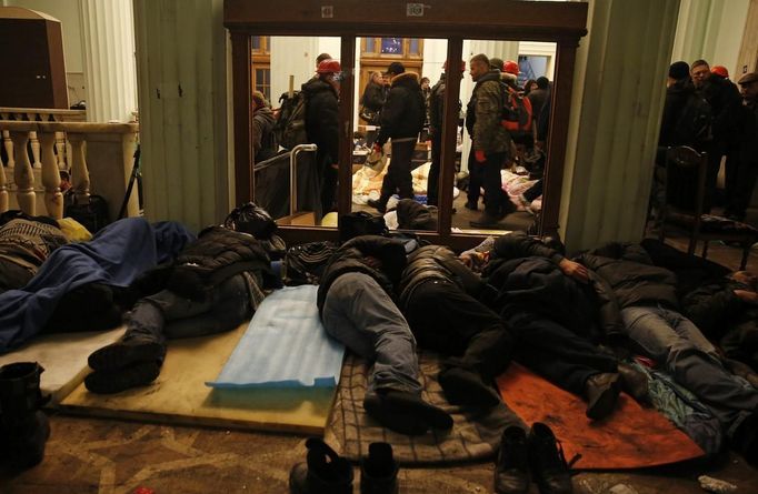 Anti-government protesters sleep in City Hall in Kiev February 21, 2014.