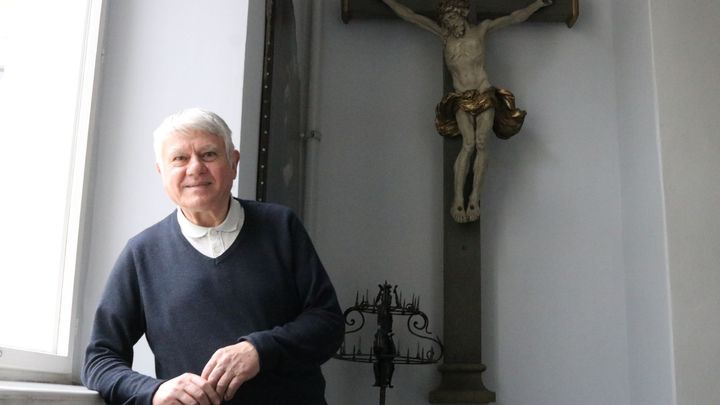 Slušnost bude opět vyhrávat, věří biskup Malý, který vzpomíná na Vánoce s rodiči